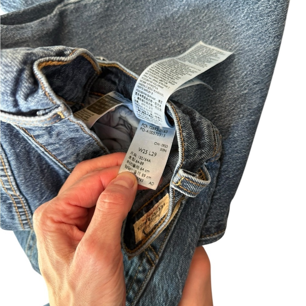 Levi's Light Blue High-Rise Cropped Straight Jeans - Picture 8 of 8